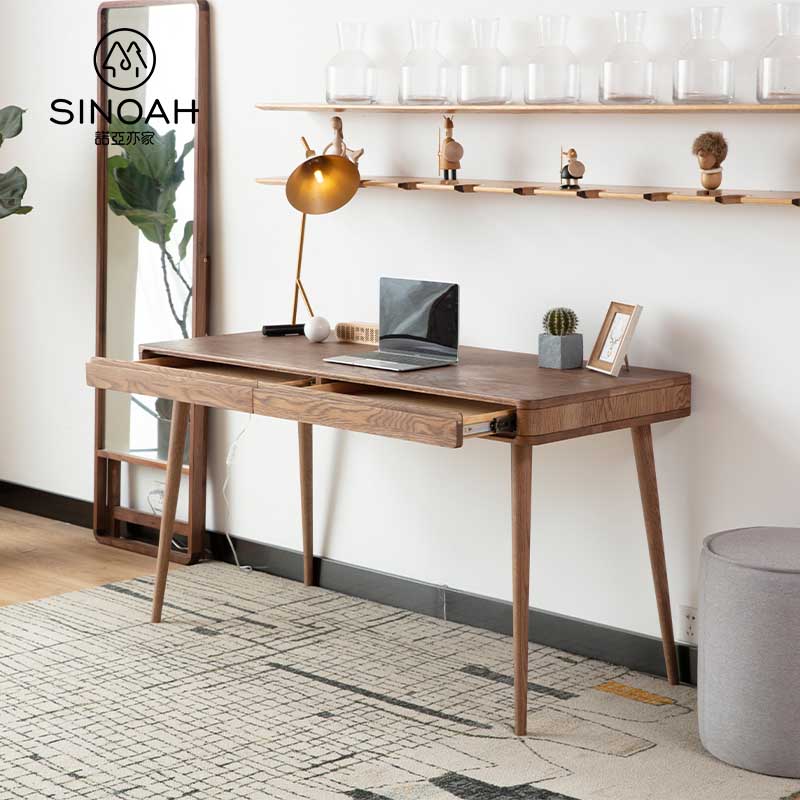 Bureau en bois massif de couleur foncée